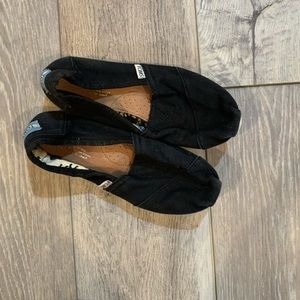 Women’s toms size 7.5